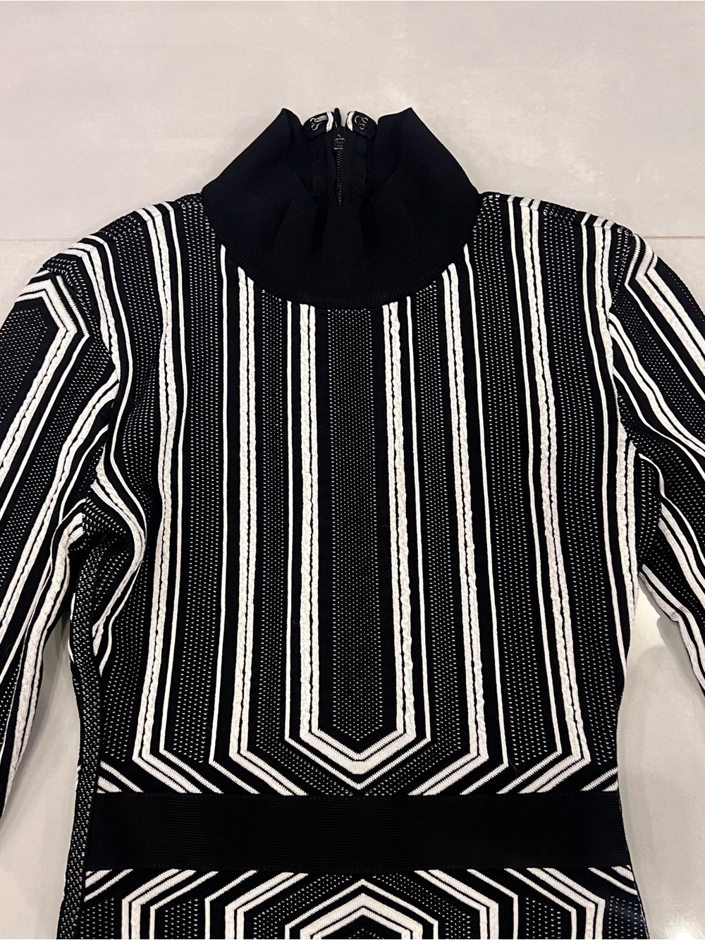 Herve Leger black and White Geometric Long Sleeve Dress - Picture 6 of 10